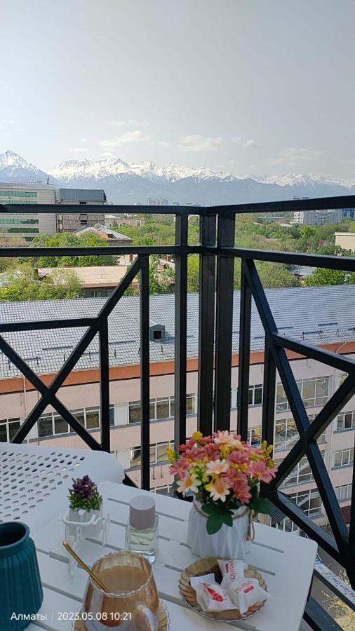 Студия В Центре Города, В «Золотом Квадрате» Almaty Extérieur photo